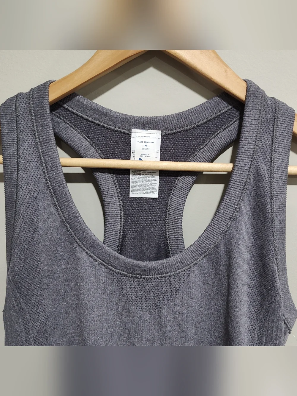 Old Navy Women's Fluid Seamless Fitted Tank Top, Go-Dry, Gray, Size Medium NWT - Picture 2 of 10